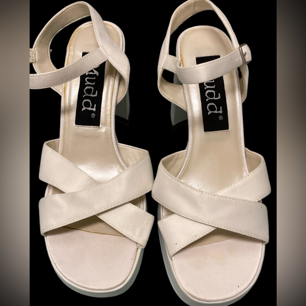 Women's Cream Sandals by Mudd